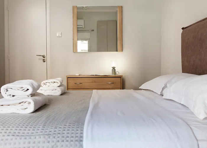 Mar25 By Smart Cozy Suites - In The Heart Of Athens - 9 Minutes From Metro - Available 24Hr